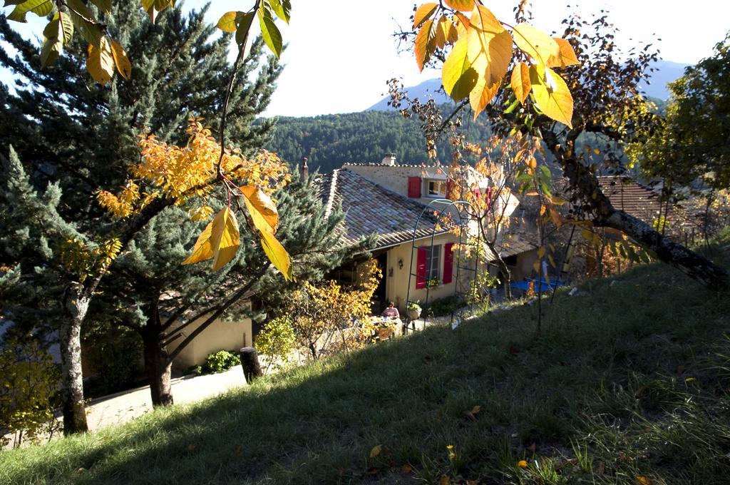 La Grange D'Agnes Bed & Breakfast Montmaur-en-Diois Екстериор снимка