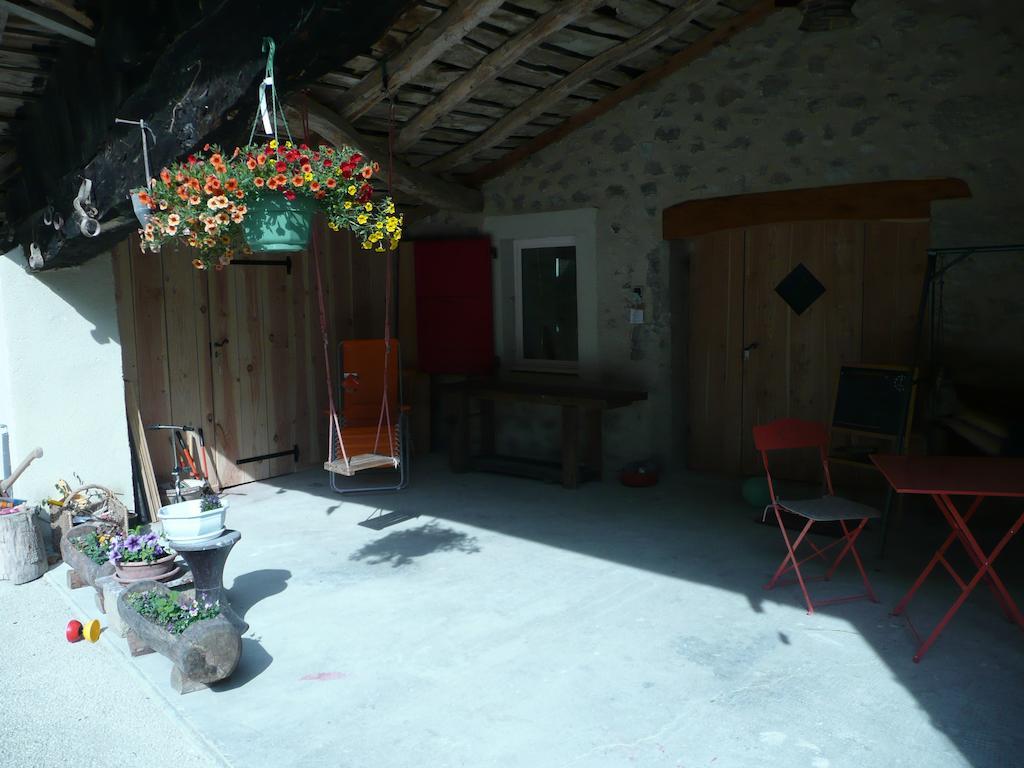 La Grange D'Agnes Bed & Breakfast Montmaur-en-Diois Екстериор снимка
