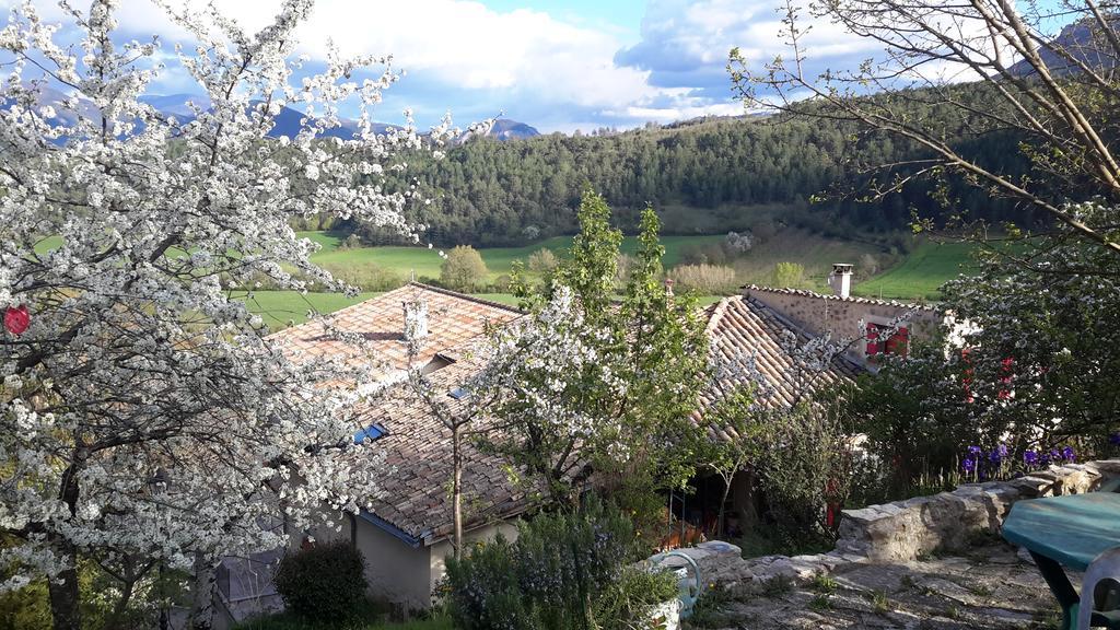 La Grange D'Agnes Bed & Breakfast Montmaur-en-Diois Екстериор снимка